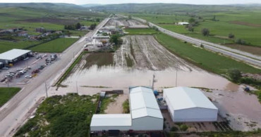 Çorum'un Alaca İlçesinde Sel Suları Tarım Arazilerini Tehdit Etti