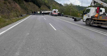 Çubuk Demir Yüklü Tır Devrildi, OSB Yolu Trafiğe Kapandı