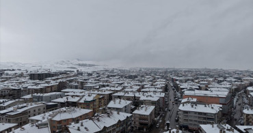 Çubuk ve Beypazarı'nda Kar Yağışı Etkili Oldu