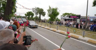 Cumhurbaşkanı Erdoğan Edirne’de karanfillerle karşılandı