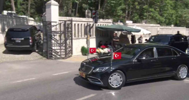 Cumhurbaşkanı Erdoğan Kabirleri Ziyaret Etti