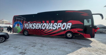 Cumhurbaşkanı Erdoğan, Yüksekovaspor Kadın Futbol Takımı'na Otobüs Hediye Etti