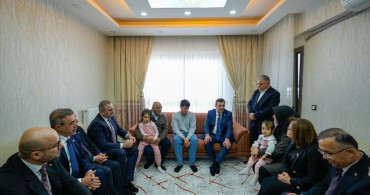 Cumhurbaşkanı Yardımcısı Yılmaz, Gaziantep'te Depremzedeleri Ziyaret Etti