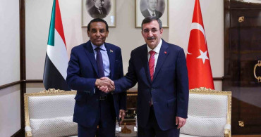 Cumhurbaşkanı Yardımcısı Yılmaz, Sudan Başbakanı İdris ile Görüştü