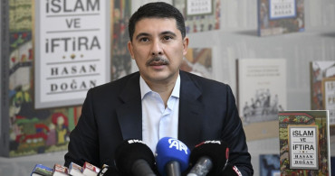 Cumhurbaşkanlığı Özel Kalem Müdürü Prof. Dr. Hasan Doğan, 22. Ankara Kitap Fuarı'nda Kitaplarını İmzaladı