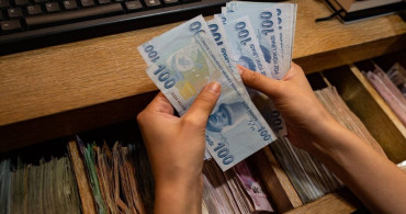 Cumhuriyet ikramiyesi ne zaman hesaplara yatacak? SSK ve Bağ-Kur emeklileri hangi tarihte 5 bin ikramiye alacak? Emekli ikramiye ödeme tarihleri 2023