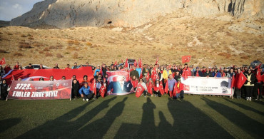 Cumhuriyet'in 102. Yılı İçin Dağcılar Aladağlar'a Tırmandı