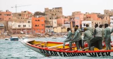 Dakar Moda Haftası Deniz Üzerinde Renkli Bir Defileye Ev Sahipliği Yaptı