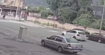 Dalgın Çocuk Karşıdan Geçerken Araca Çarptı