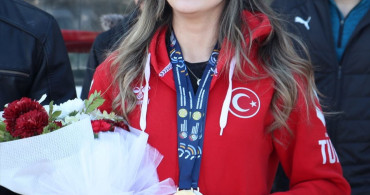 Damla Köse, Avrupa Şampiyonu Olmanın Gururunu Yaşıyor