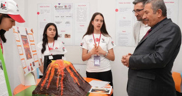 Darende Belediye Başkanı Bozkurt, TÜBİTAK Bilim Fuarı'nı Ziyaret Etti