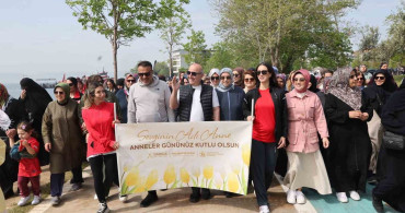Darıca'da Coşkulu Anneler Günü Yürüyüşü