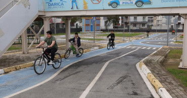 Darıca'da Öğrenciler Trafik Kurallarını Uygulamalı Öğreniyor