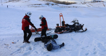 Davraz Kayak Merkezi'nde JAK Timleri Görevde