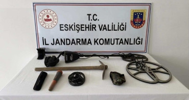 Define Bulmak İçin Kaçak Kazı Yapan İki Kişi Yakalandı