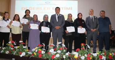 Değerler eğitimi semineri ve geleceğin sesleri müzik programı gerçekleştirildi
