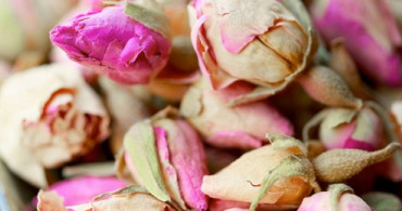 Dekorasyon Objesi Olarak Kurutulmuş Gül! Gül Kurutma Yöntemleri Neler?