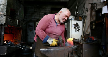 Demir ustası Ahmet Henden: 40 yıldır tarım aletleri üretiyor