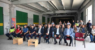 Demirci'de Reflektör Dağıtımı ve Trafik Bilgilendirmesi