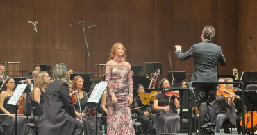 Deniz Uzun'dan Unutulmaz Bir Konser Performansı