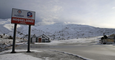 Denizli Kayak Merkezi'nde Mevsimin İlk Karı Yeryüzünü Beyaza Bürüdü