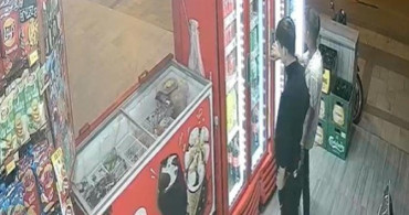 Denizli’de ilginç hırsızlık! Müşteri gibi gözüküp neredeyse bütün dükkanı soydular