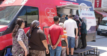 Denizli’de pazar yerlerinde müzik ve ikram sürprizi