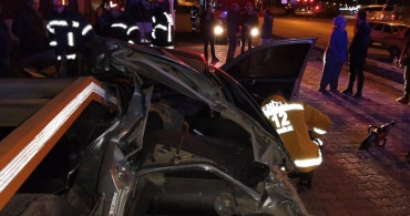 Denizli'de Tır Dorsesine Çarpan Otomobil Kazası