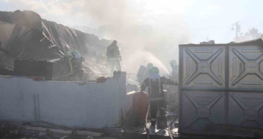 Denizli'deki Kauçuk Fabrikası Yangını 3 Saatte Kontrol Altına Alındı