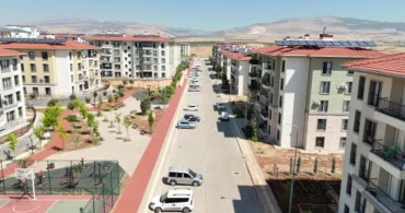 Depremzedelerden Baykar konutlarına tam not