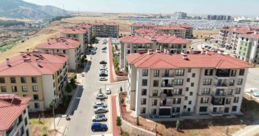 Depremzedelerden Baykar konutlarına tam not
