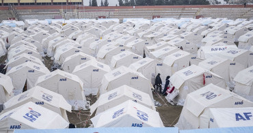 Depremzedelerin kaldığı çadırda yangın!  Ölü ve yaralılar var