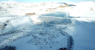 Derecek Barajı Buzla Kaplandı: Kış Manzarası ve Tarımda Verimlilik Artışı