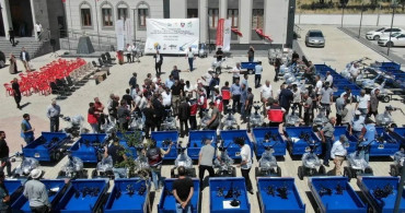 Dicle'de çiftçilere yüzde 50 hibeli tarım aletleri dağıtıldı