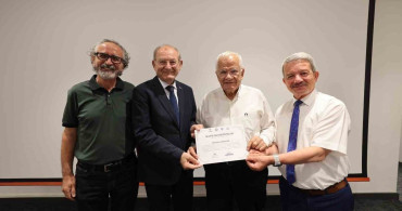 Dijital yetkinlikler kursunu tamamlayan emektarlar sertifikalarını aldı