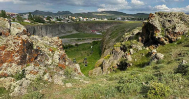 Diyadin kanyonunun doğal güzelliği dron ile görüntülendi