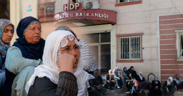 Diyarbakır Annelerinin Oturma Eylemine Bir Aile Daha Katıldı