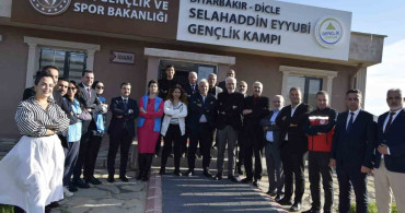 Diyarbakır Valisi Zorluoğlu, Dicle'de Gençlerle Buluştu