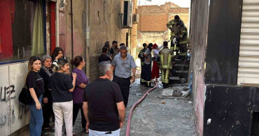 Diyarbakır'da Bina Girişindeki Odunlukta Yangın Çıktı