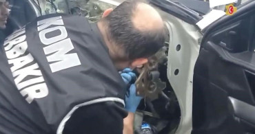 Diyarbakır'da bir otomobilin gizli bölmelerinden çok sayıda silah ele geçirildi