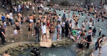 Diyarbakır'da çocuklar tarihi Anzele suyuna koştu