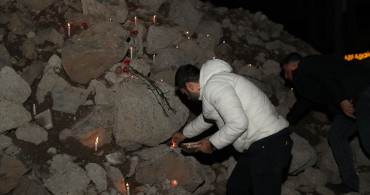 Diyarbakır'da Depremde Hayatını Kaybedenler Anıldı