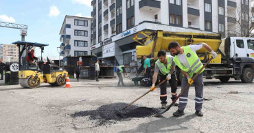 Diyarbakır'da Hasarlı Yollara Asfalt Seferberliği Başladı