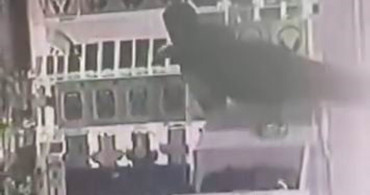 Diyarbakır'da Hırsızlık Şaşkınlığı: Çocuk Masanın Üstüne Çıktı