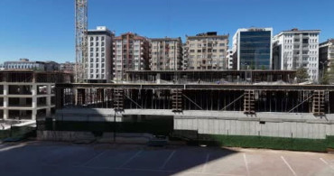 Diyarbakır'da inşaat ustaları zorlu hava koşullarında çalışıyor