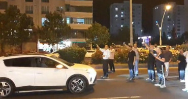 Diyarbakır'da kazalarda kaybettikleri yakınları için yolu trafiğe kapattılar