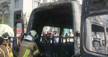 Diyarbakır'da Park Halindeki Minibüs Yangını