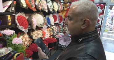 Diyarbakır’da Polis Haftası Sürprizi: Çiçeklerle Karşılama