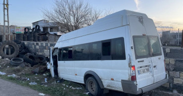 Diyarbakır'da Servis Minibüsü Kazası: 10 Yaralı