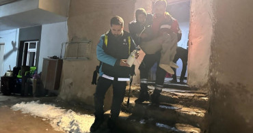 Diyarbakır'da Yol Kapandı, UMKE Hastayı Kurtardı